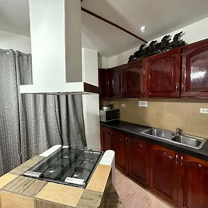 Apartment Alona Park - 3 Bedroom Apartment- Alex And Jesa Unit